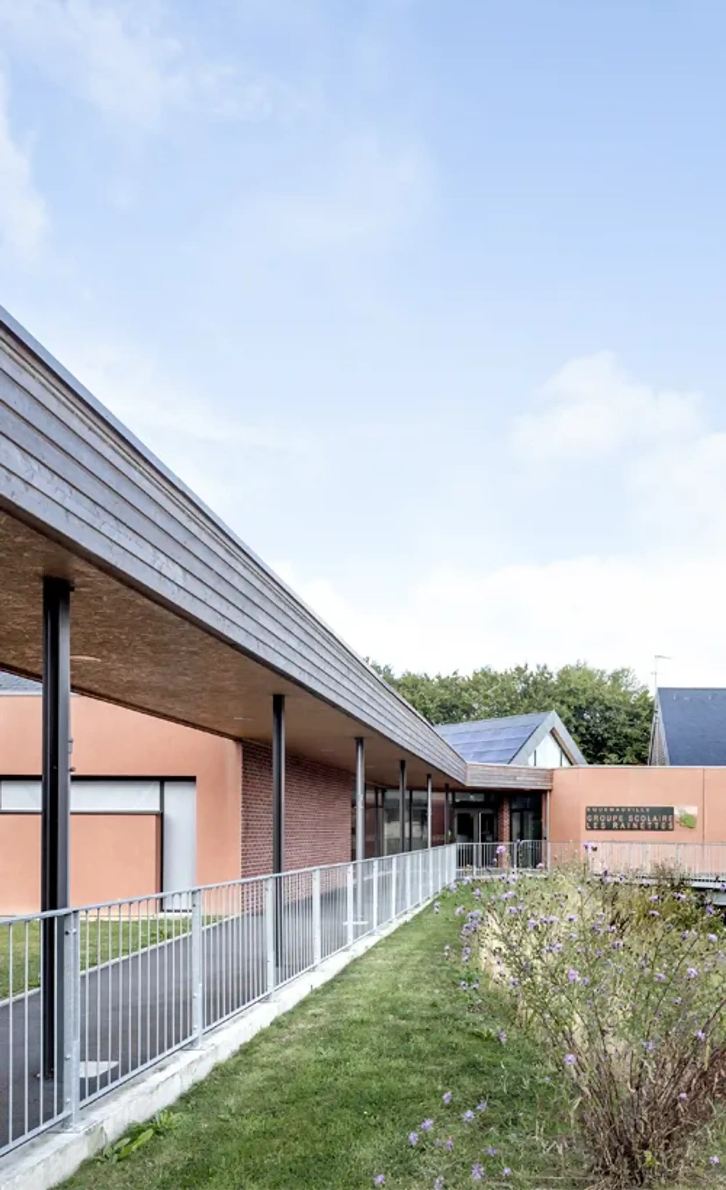 Chemin d'accès entrée école maternelle les Rainettes à Équemauville