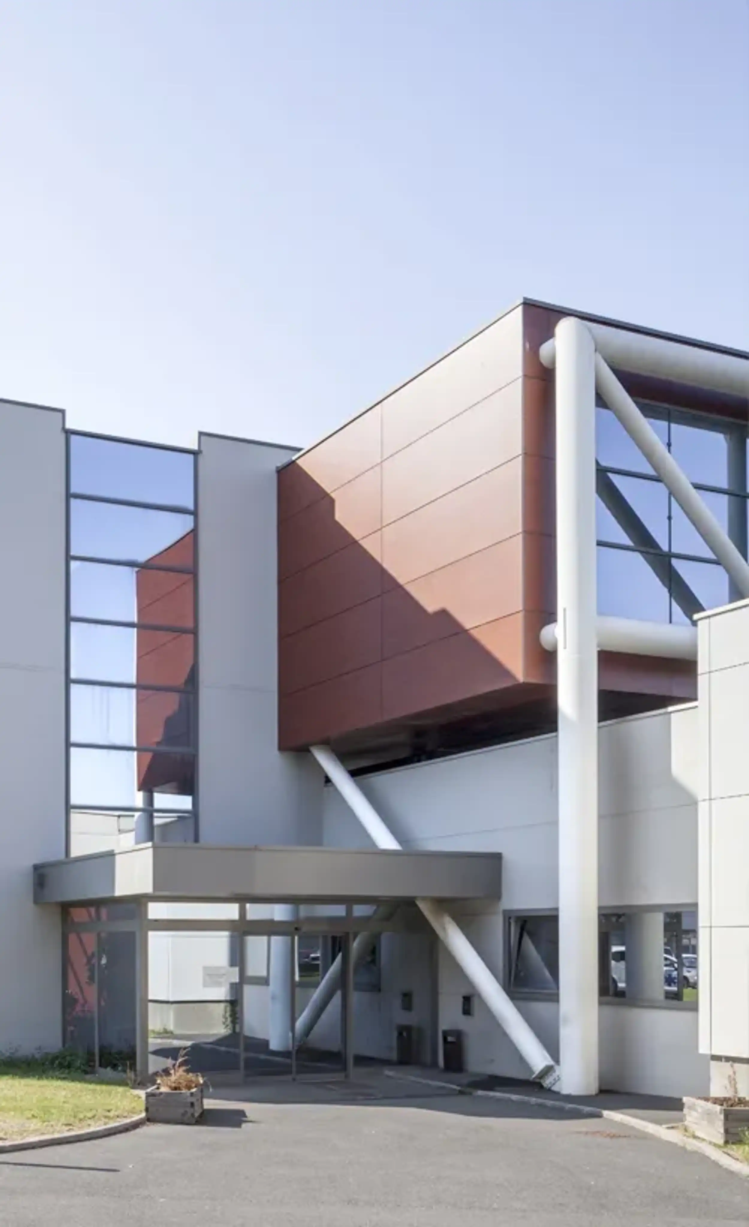 Entrée de la maternité de la Polyclinique du Parc à Caen