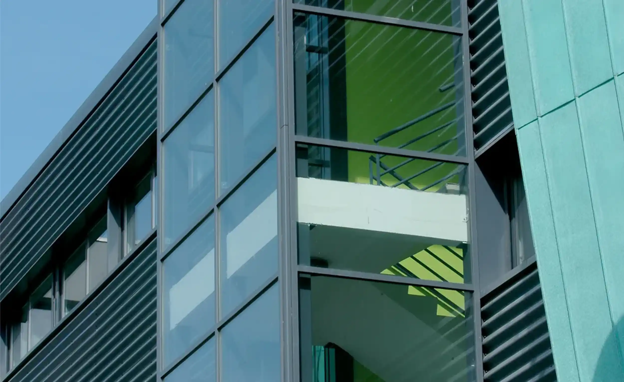 détail façade et escalier UFR d’Odontologie de Rennes